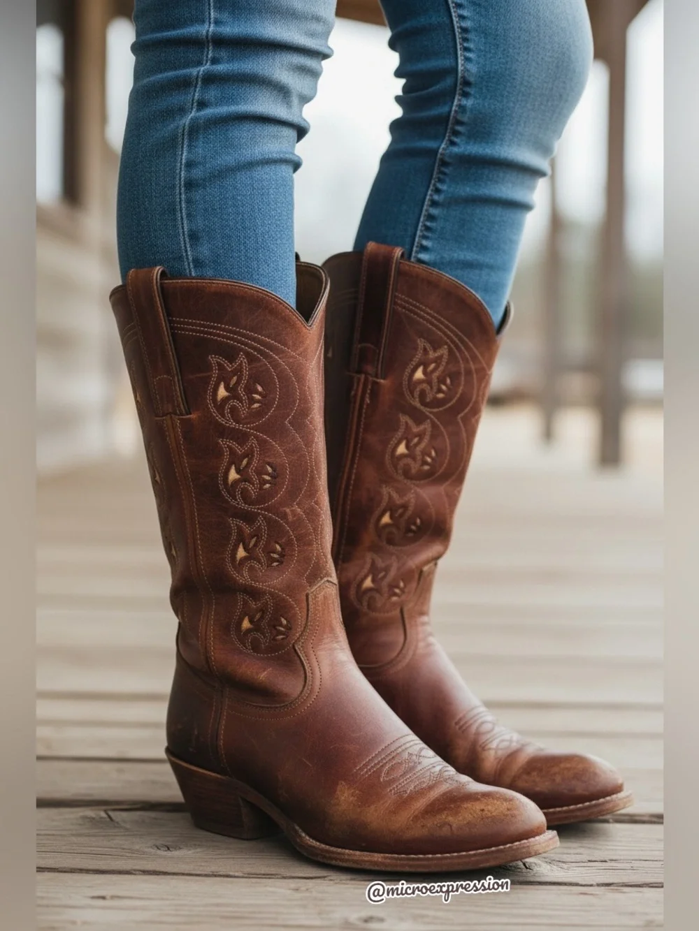 VINTAGE 1980s Frye Austin Brown Leather Floral Embroidered Southern Cowboy Boot